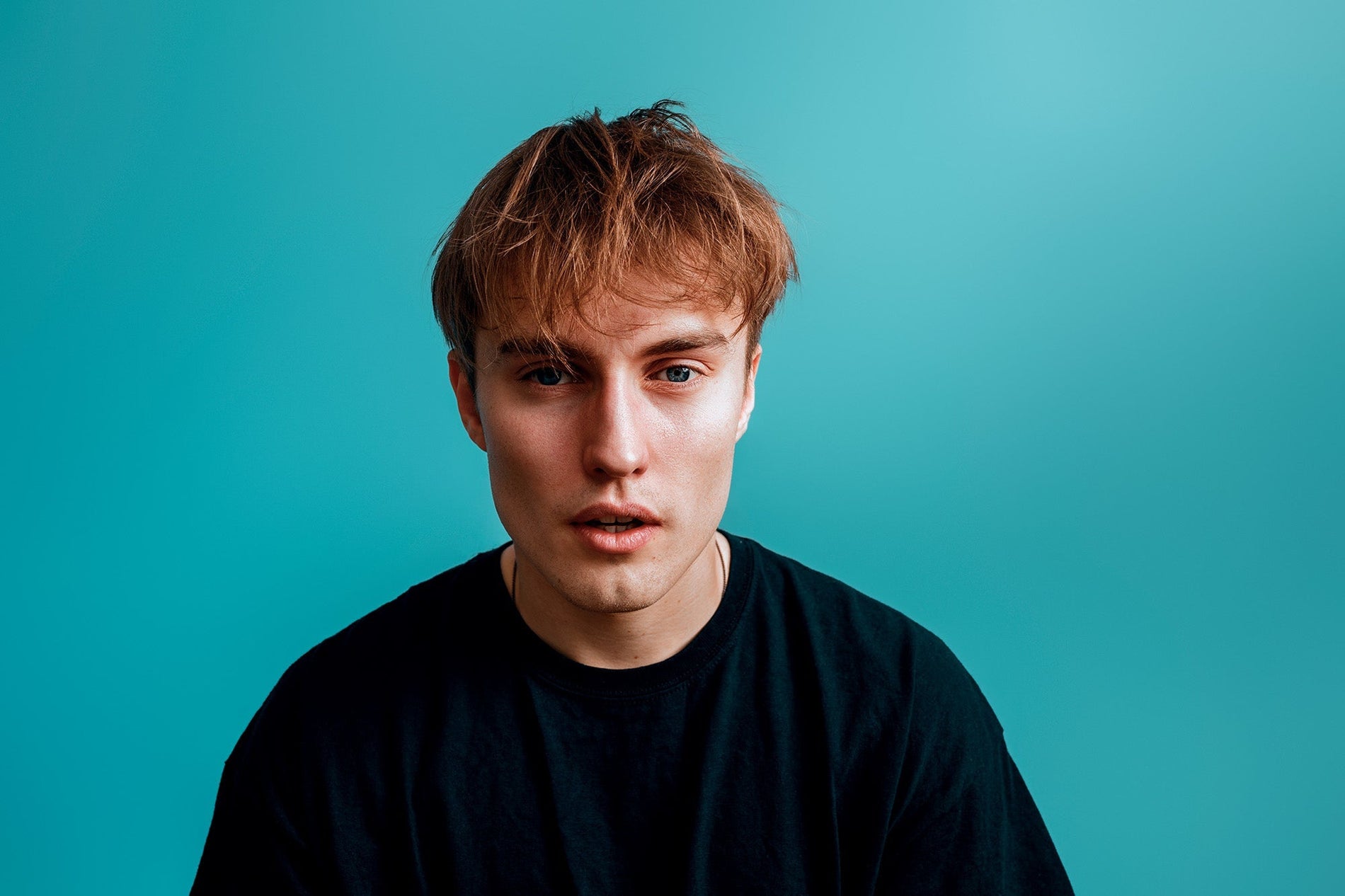 Sam Fender’s ‘People Watching’ offers a poignant exploration of modern life