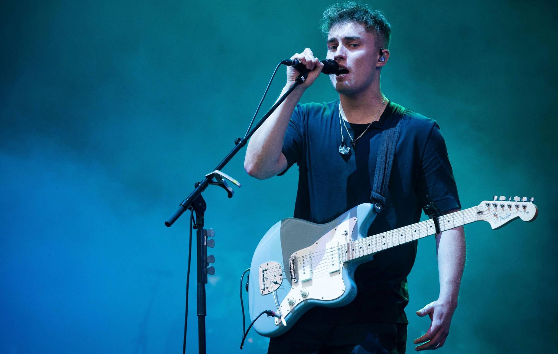 Sam Fender unveils anthemic new song 'People Watching'