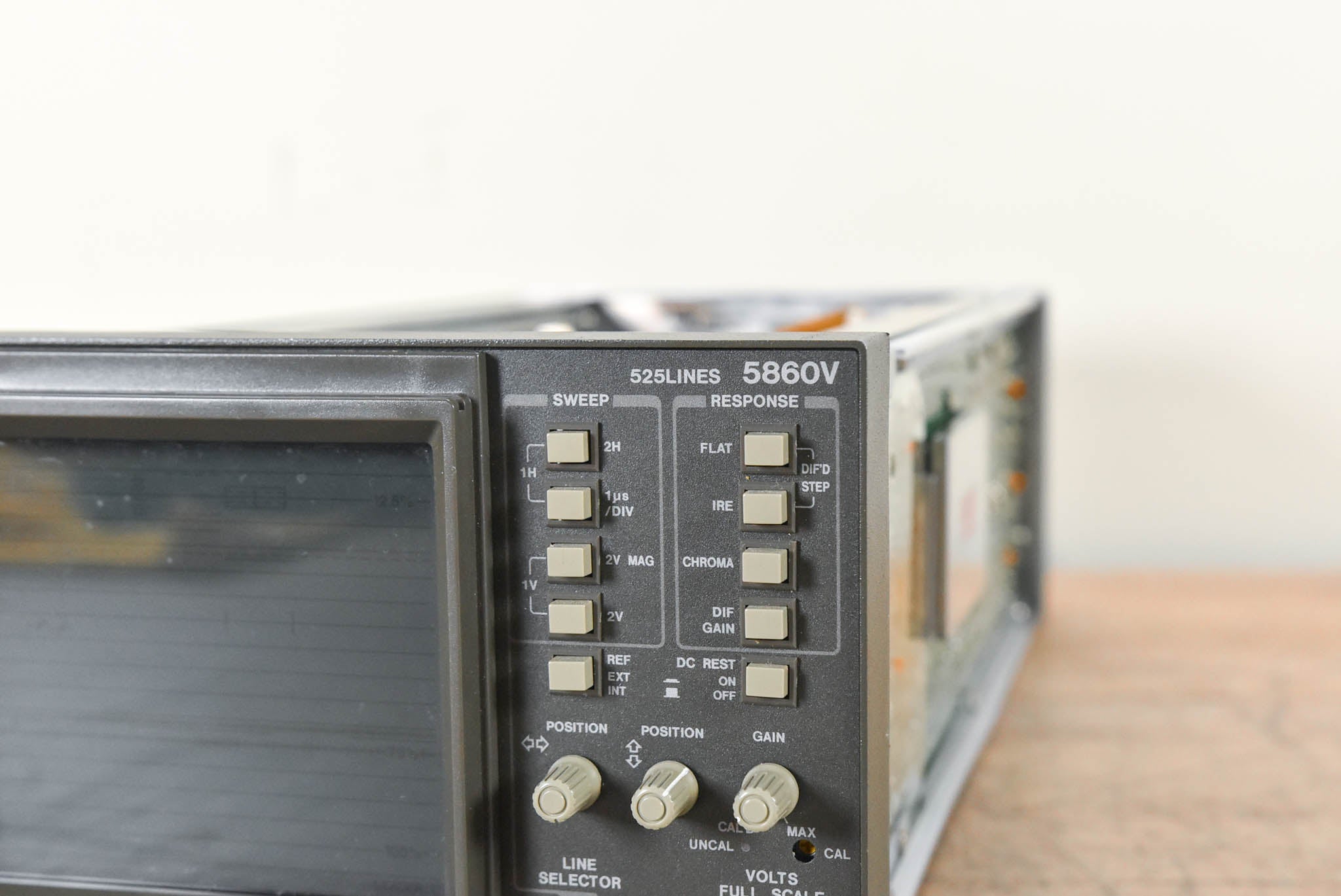 Leader 5860V NTSC Waveform Monitor