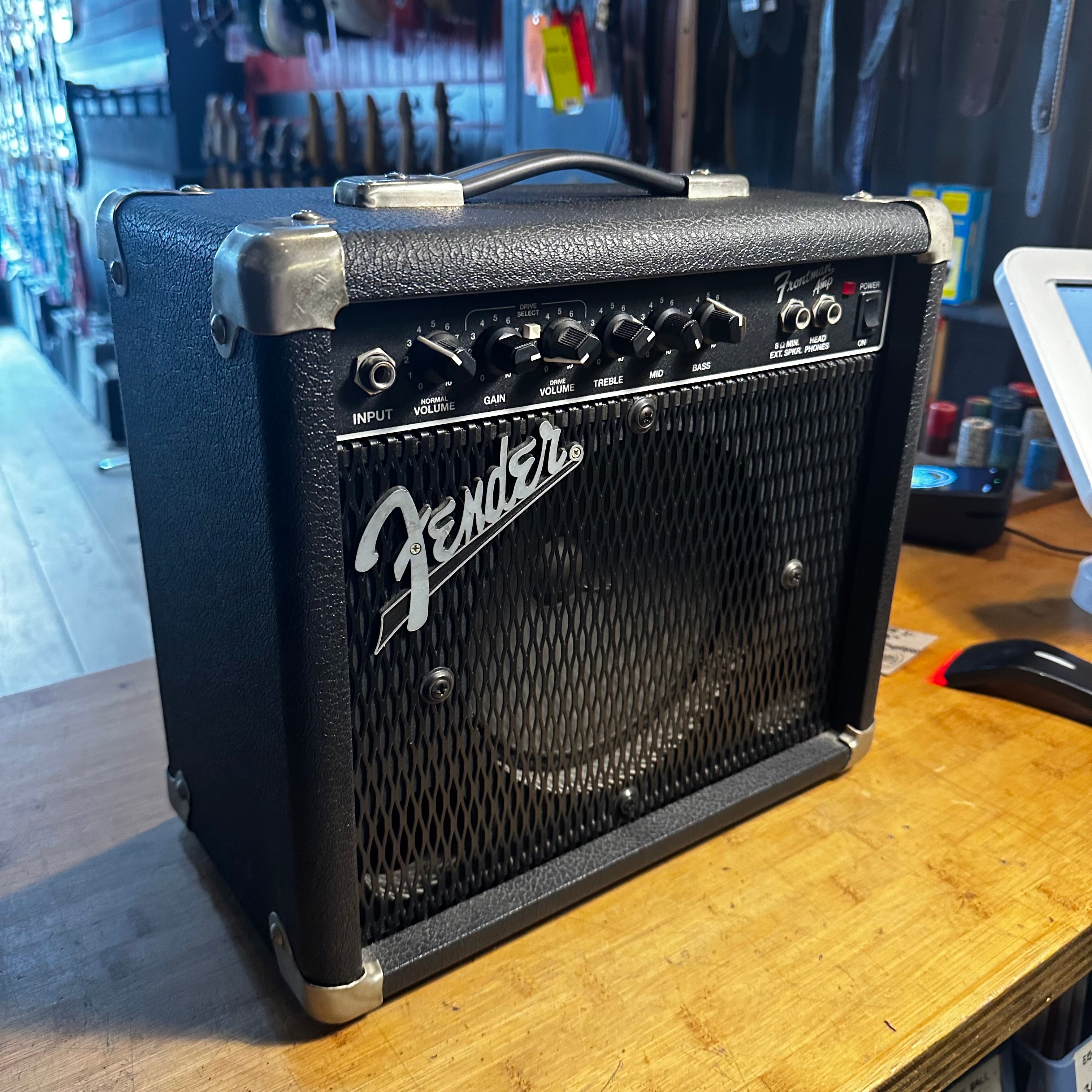 Fender Frontman 15 2-Channel 15 Watt 1X8" Guitar Practice Amplifier - Preowned