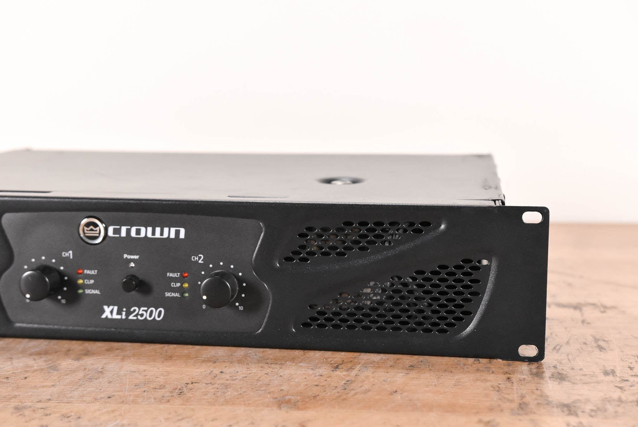 Crown XLi 2500 Two-channel, 750W @ 4 Ohms Power Amplifier