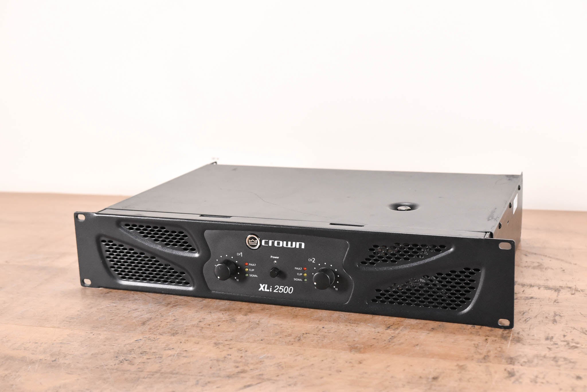 Crown XLi 2500 Two-channel, 750W @ 4 Ohms Power Amplifier