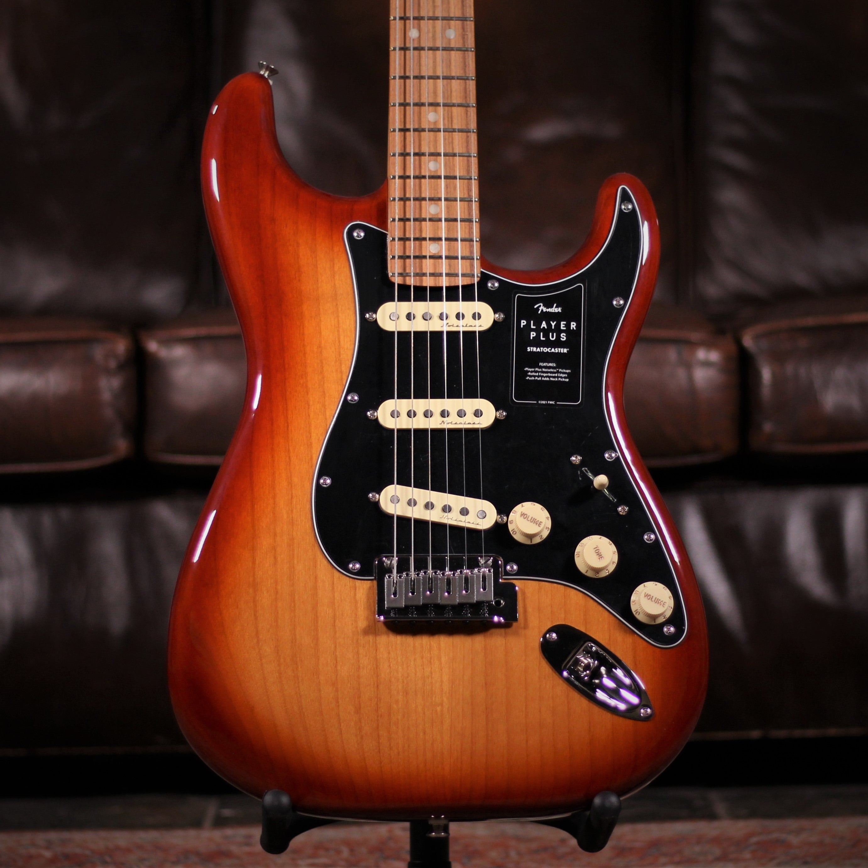 Fender Player Plus Stratocaster Sienna Sunburst