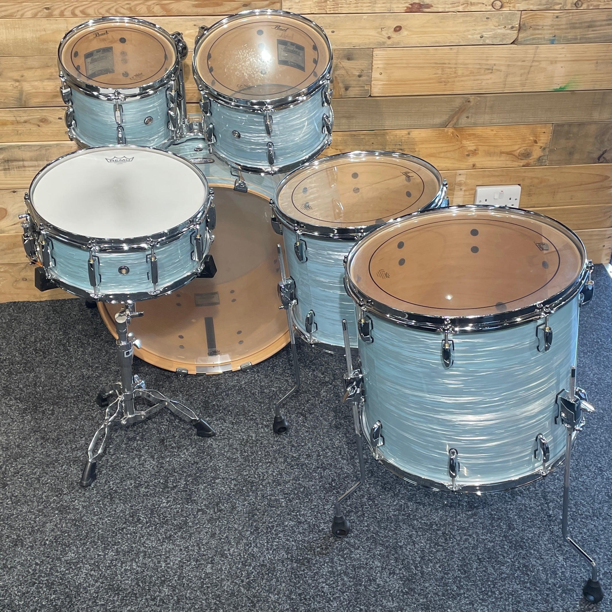 Pre-Owned Pearl Masters Maple Complete Shell Pack In Ice Blue Oyster (6 Piece)