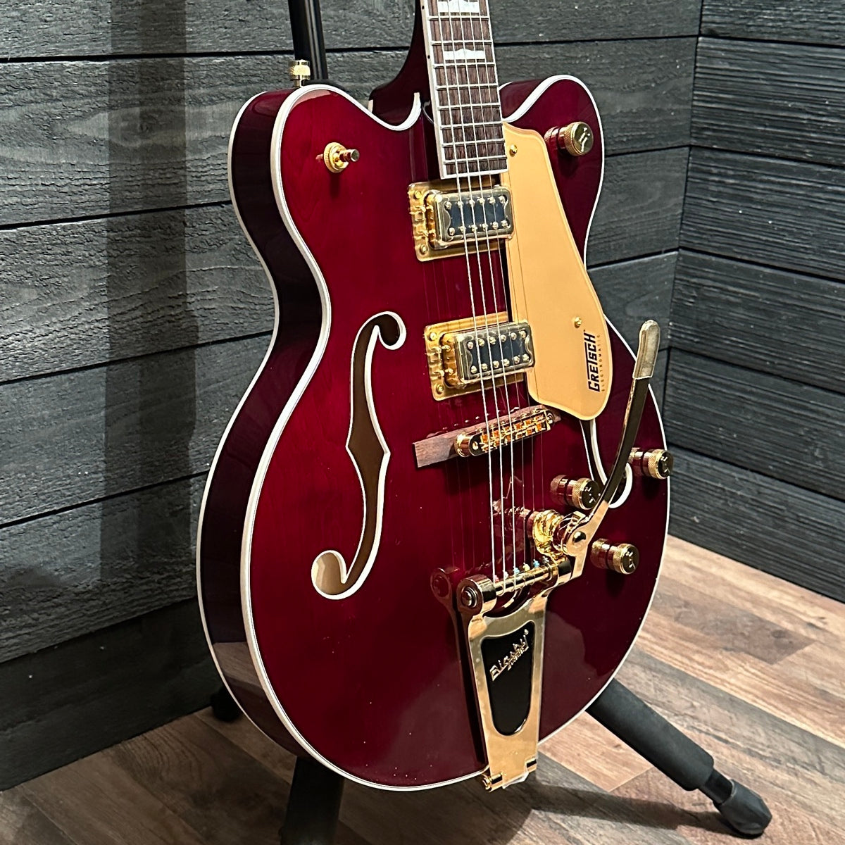 Gretsch G5422TG Electromatic Classic Hollow Body Double-Cut with Bigsby Electric Guitar - Walnut Stain