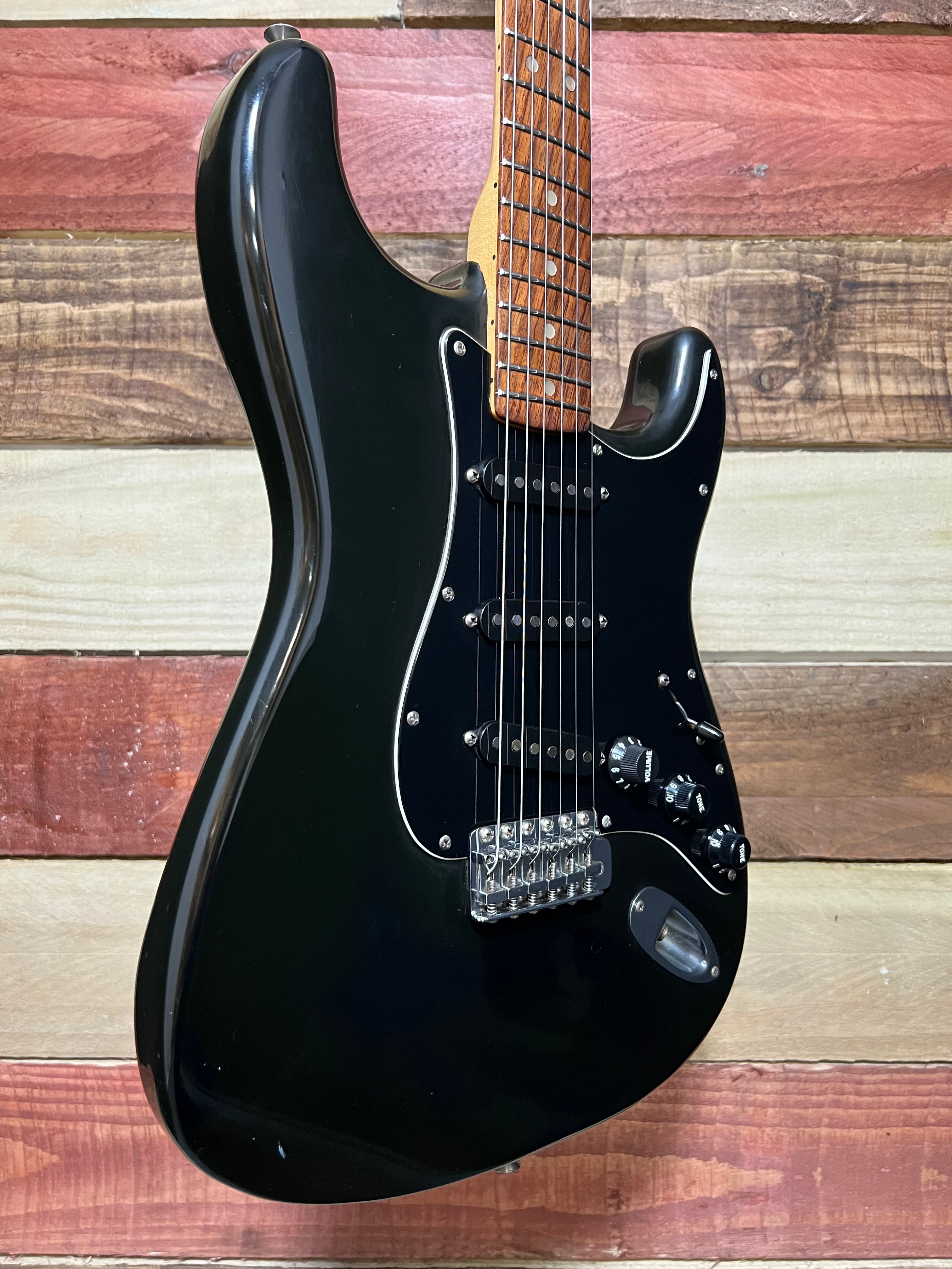 1976 Fender Stratocaster with Rosewood Fretboard Black