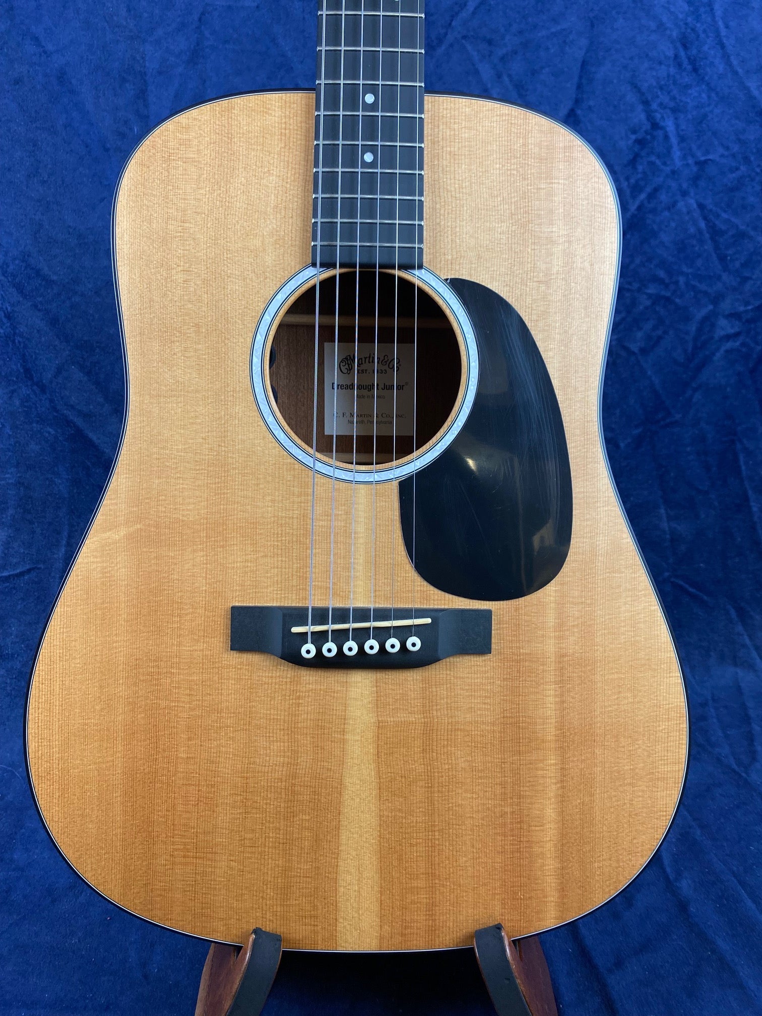 Martin DJR-10E Dreadnought Junior Electro in Natural