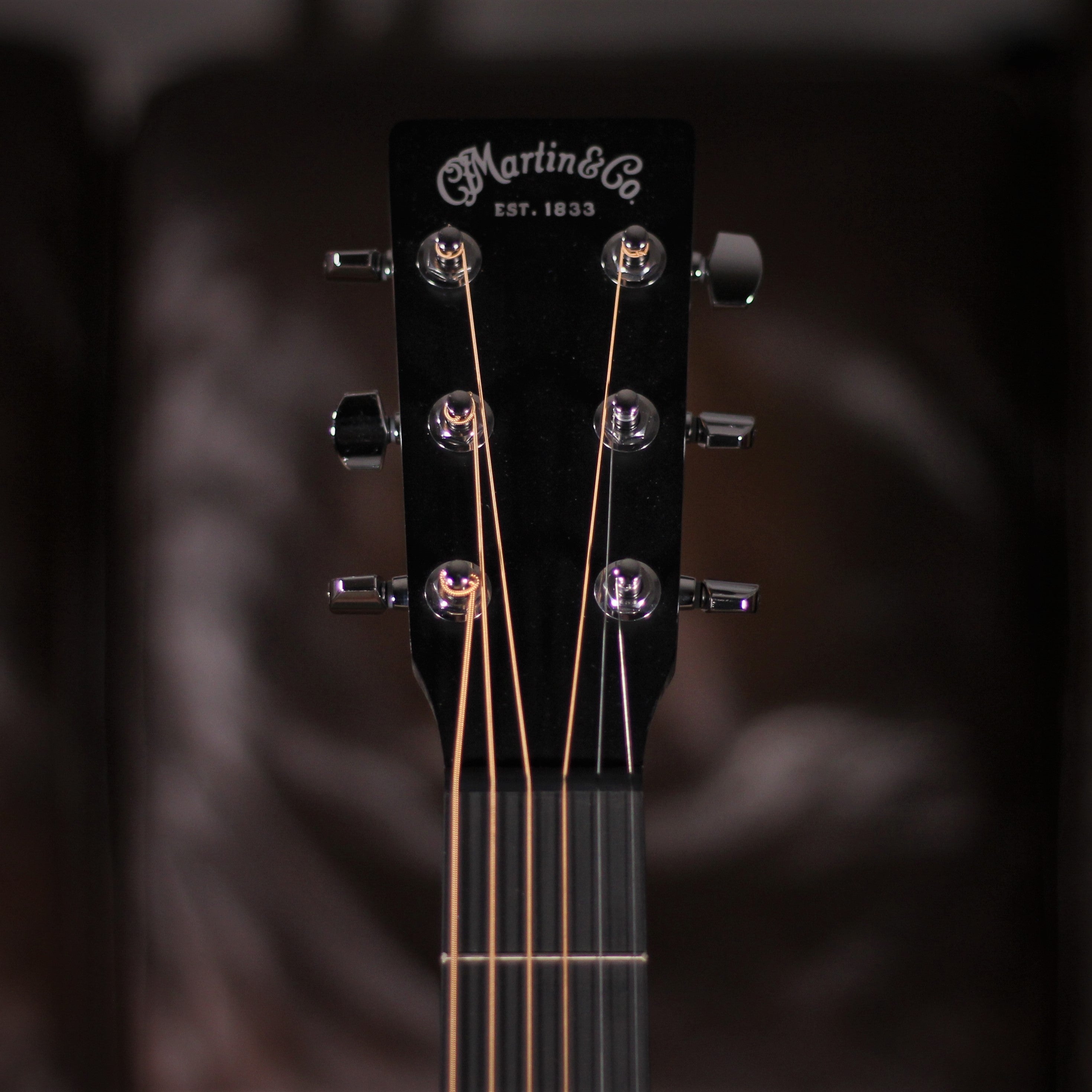 Martin OMC-X1E Black headstock