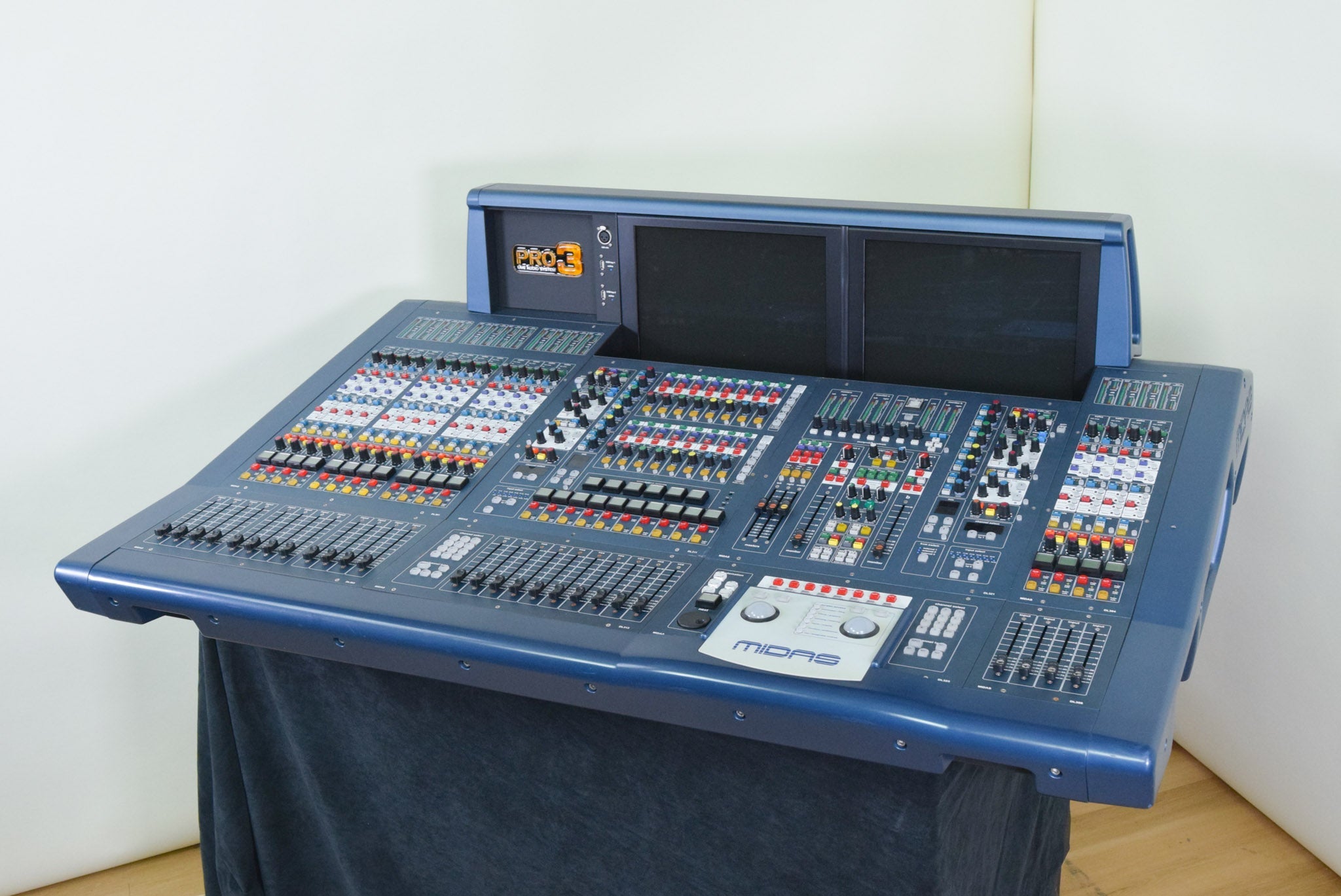 Midas PRO3 Live Audio Mixing Console