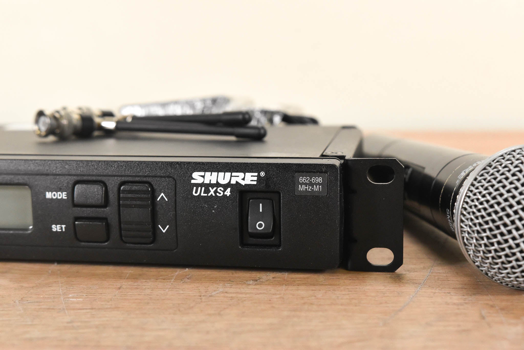 Shure ULXS24/58 Handheld Wireless System - M1 Band: 662-698 MHz