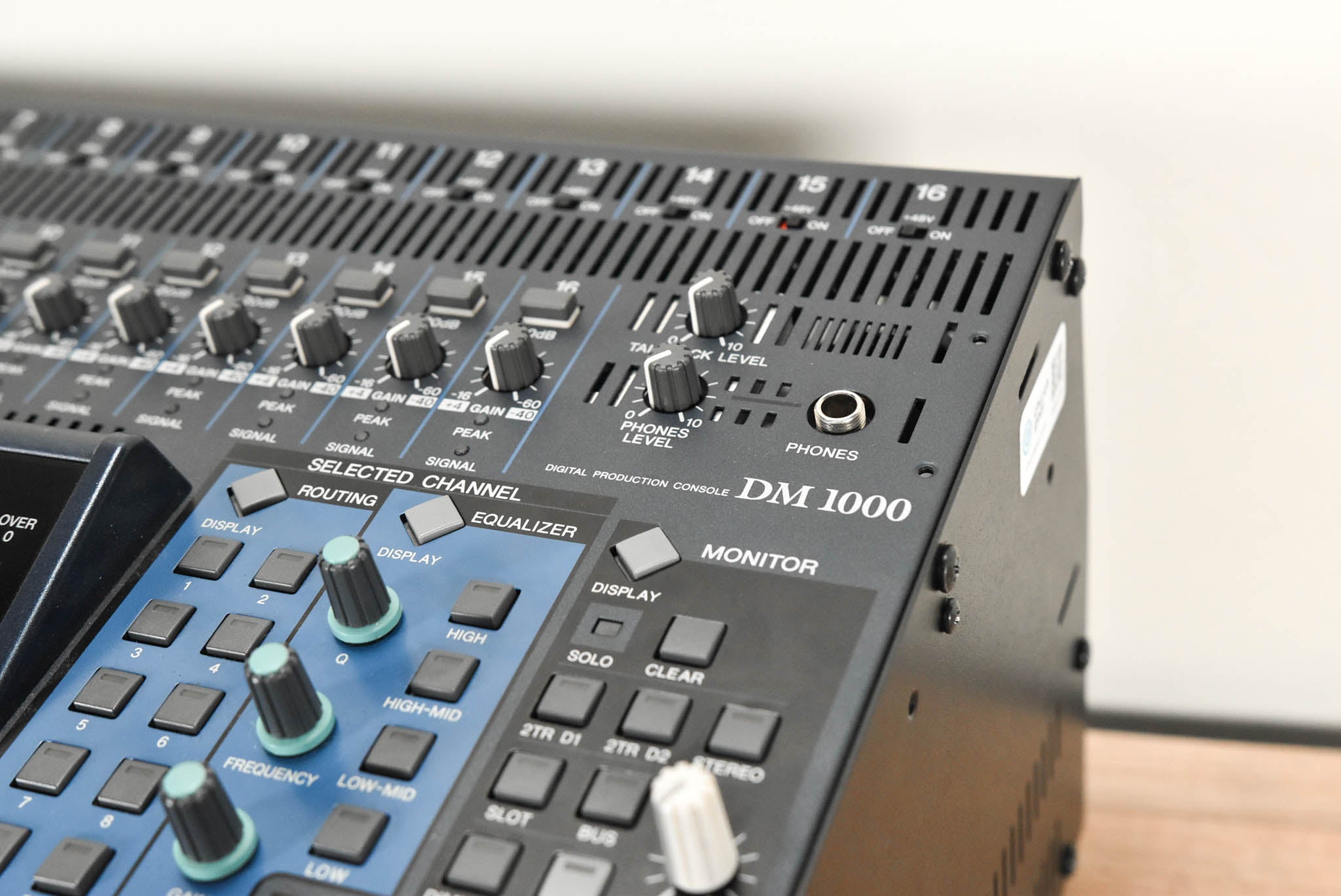 Yamaha DM1000VCM 48-Channel Digital Audio Mixer