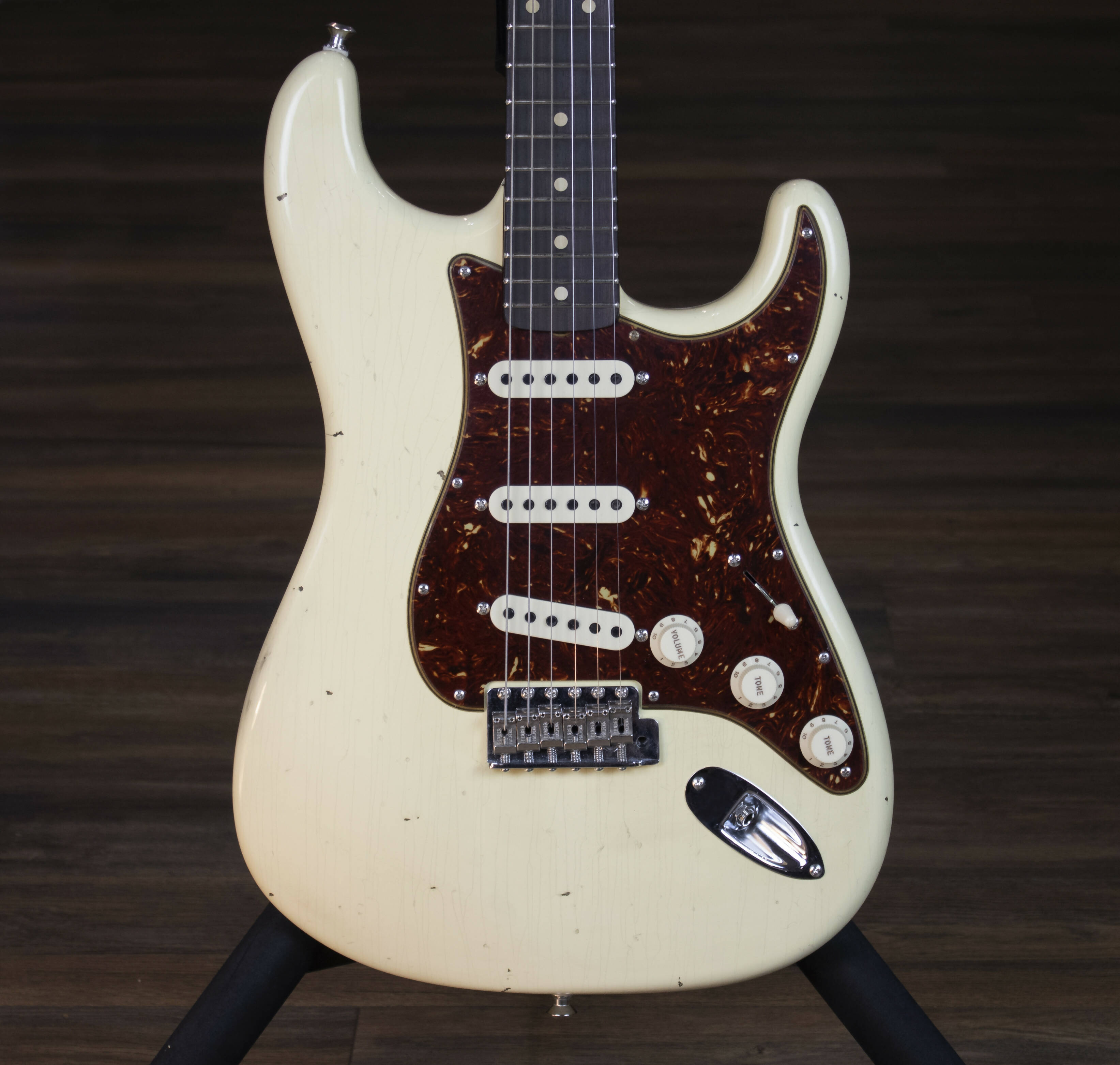 Fender Custom Shop Postmodern Stratocaster Journeyman Relic with Closet Classic Hardware, Aged Vintage White