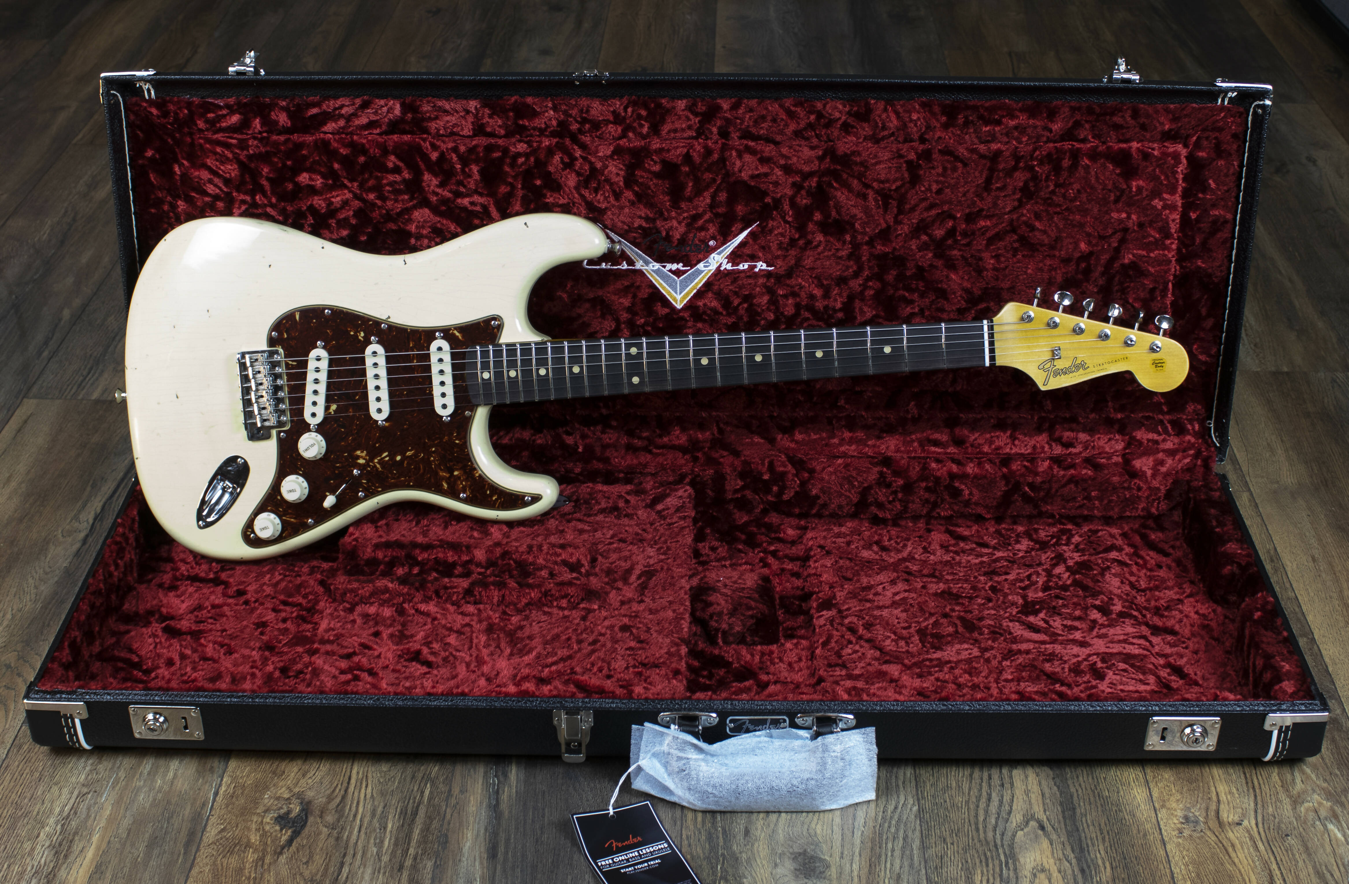 Fender Custom Shop Postmodern Stratocaster Journeyman Relic with Closet Classic Hardware, Aged Vintage White